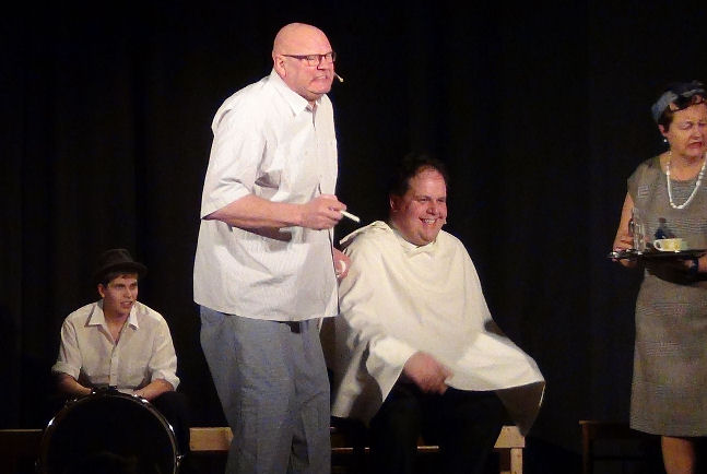 Nyt se t�rm�si liiterinnurkkaan! - 
Late, Kaatari Holopainen ja Kaatarin Maija